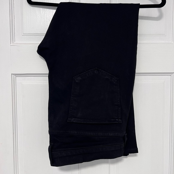 Jean - Picture 3 of 5